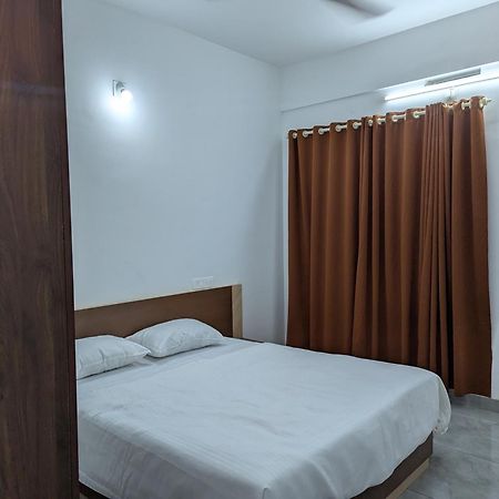 Jayalakshmi Residency Hotel Vaduvanchal Exterior photo