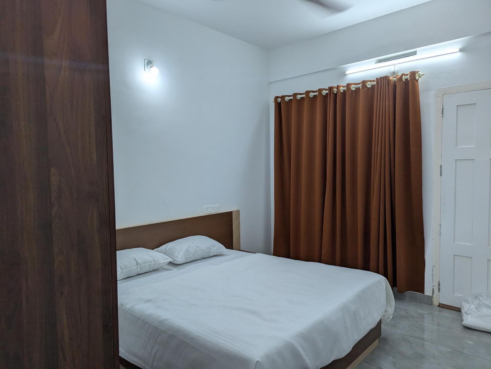 Jayalakshmi Residency Hotel Vaduvanchal Exterior photo