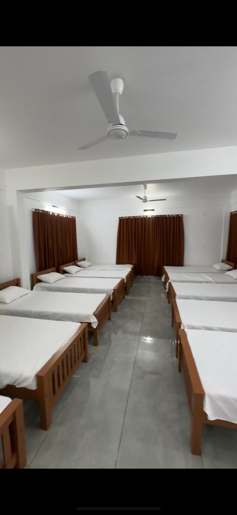 Jayalakshmi Residency Hotel Vaduvanchal Exterior photo