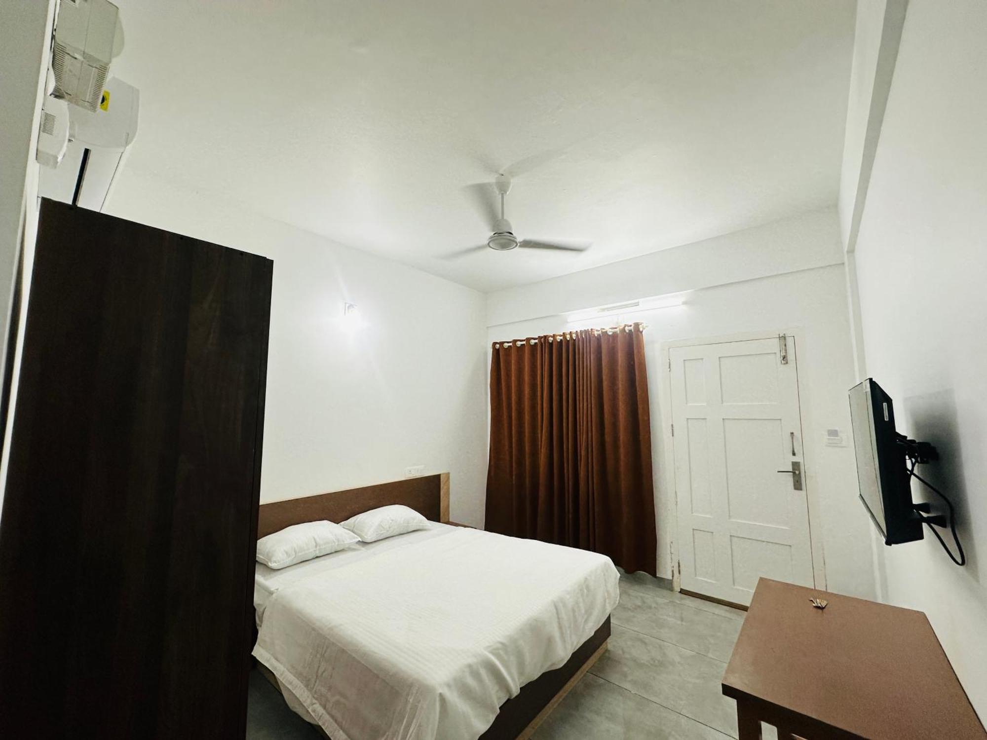 Jayalakshmi Residency Hotel Vaduvanchal Exterior photo