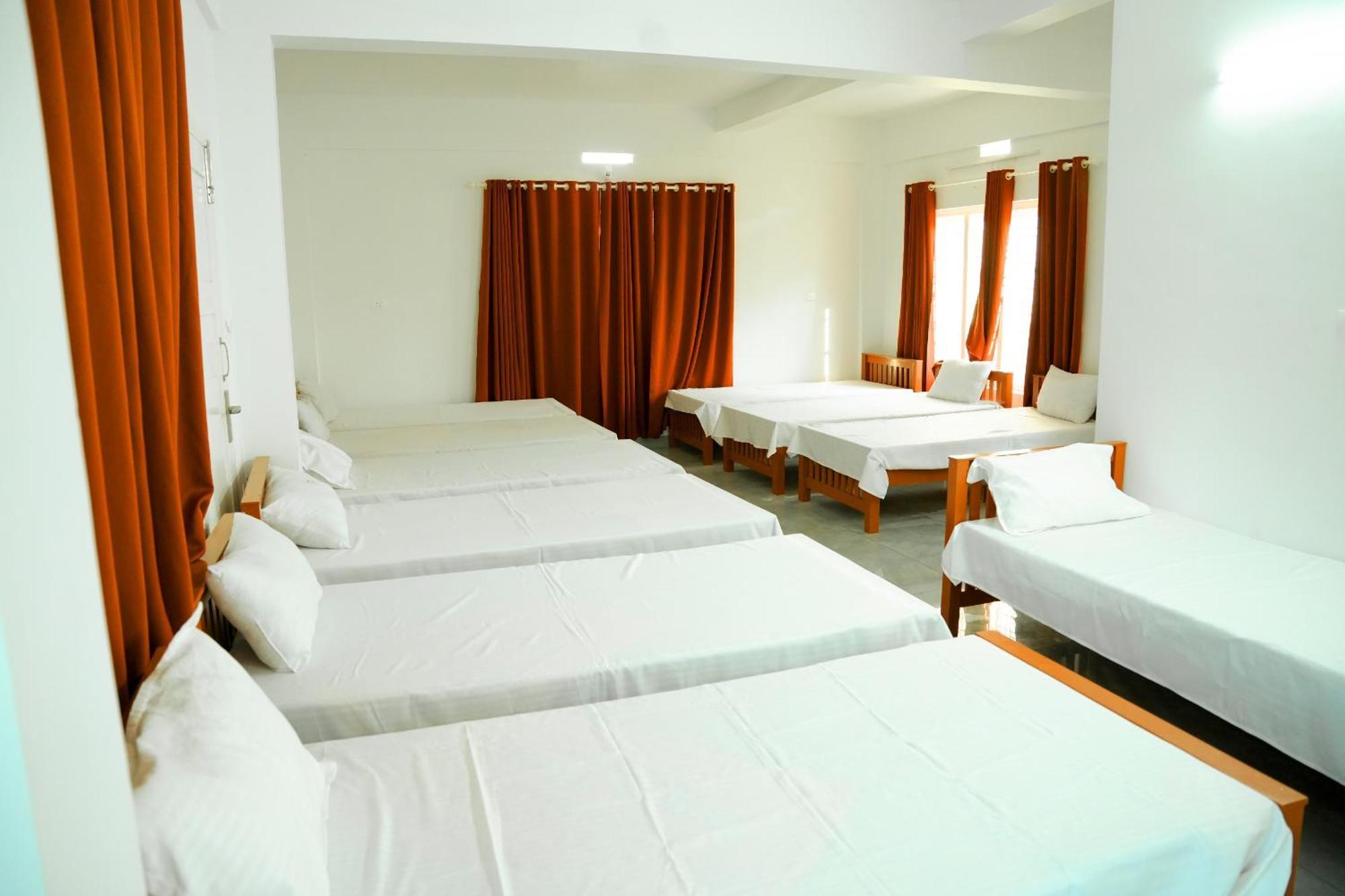 Jayalakshmi Residency Hotel Vaduvanchal Exterior photo