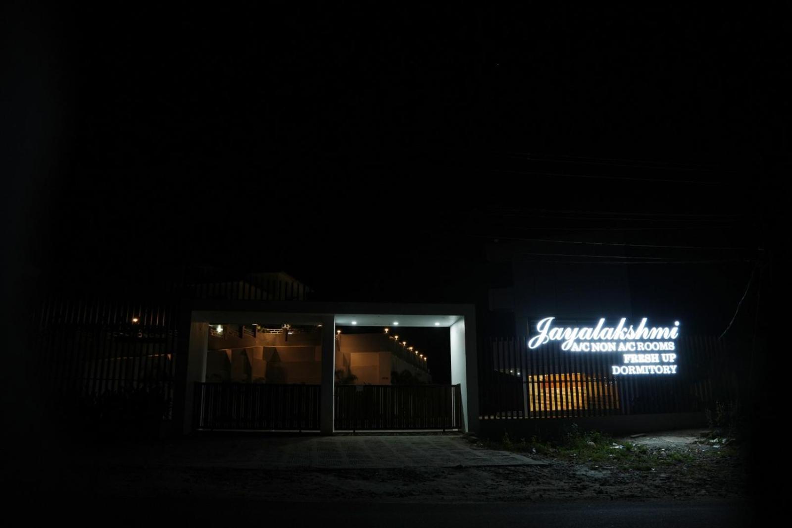 Jayalakshmi Residency Hotel Vaduvanchal Exterior photo